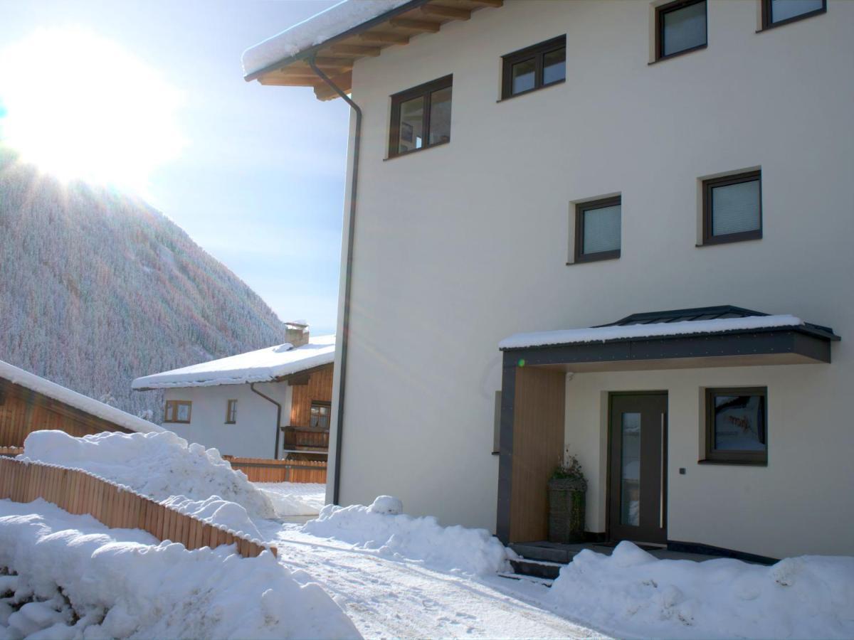 Berg' & Bluamen Appartements Stubai Neustift im Stubaital Exterior photo