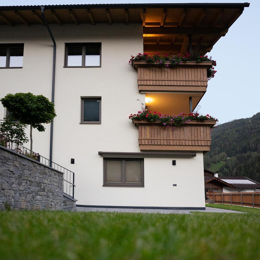 Berg' & Bluamen Appartements Stubai Neustift im Stubaital Exterior photo