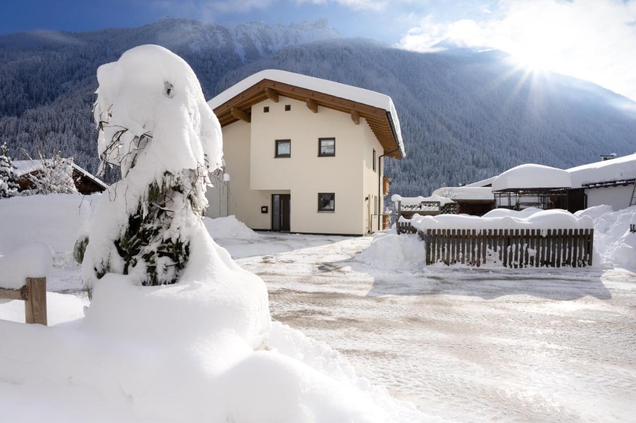 Berg' & Bluamen Appartements Stubai Neustift im Stubaital Exterior photo