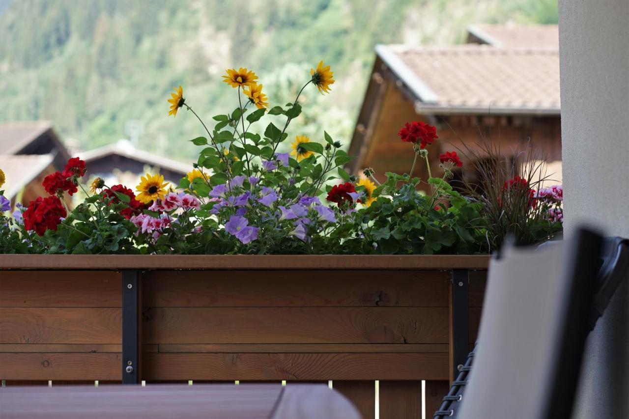 Berg' & Bluamen Appartements Stubai Neustift im Stubaital Exterior photo